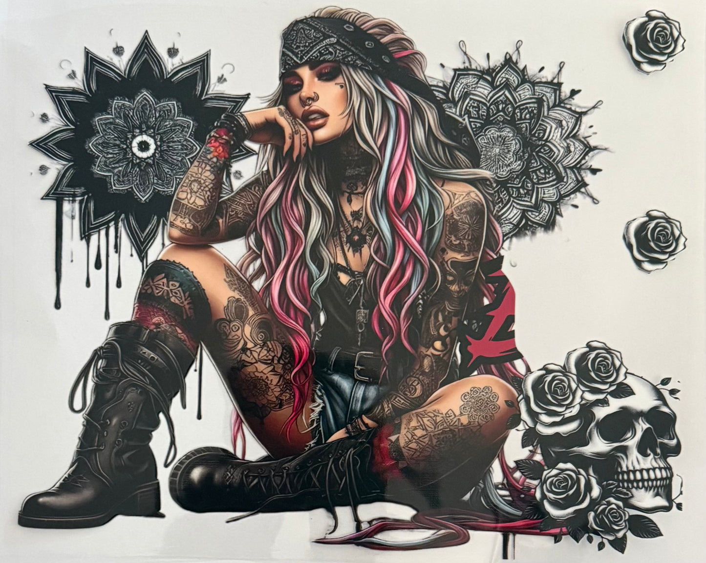 Tattoo girl sitting (24oz)